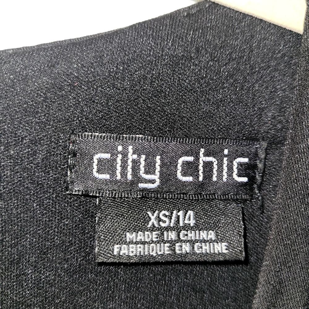 Sleeveless a-line dress w/pockets